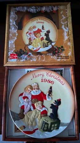 4088-1 € 25,00 coca cola aardewerk sierbord 1986 kerstman met kinderen.jpeg